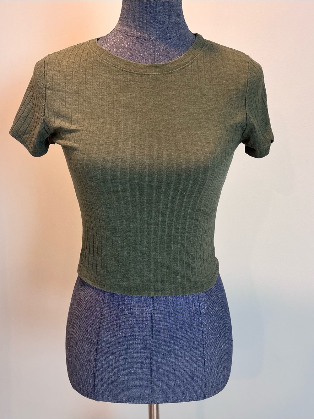 Bozzolo Womens Medium Olive Green Ribbed Crop Top Stretch Short Sleeve Tee